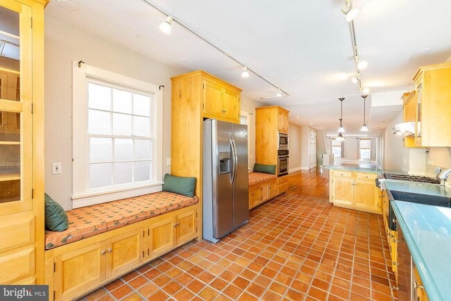 Building Photo - 7 N Loudoun St