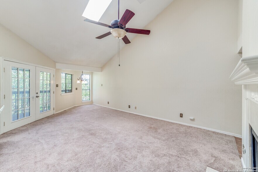 Building Photo - 8611 Datapoint Dr