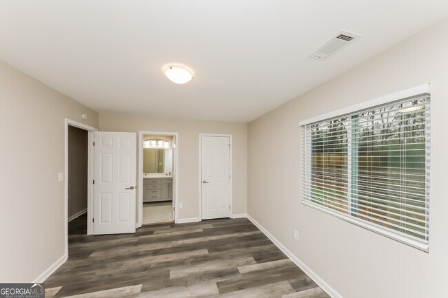 Building Photo - 3539 Meadowview Dr