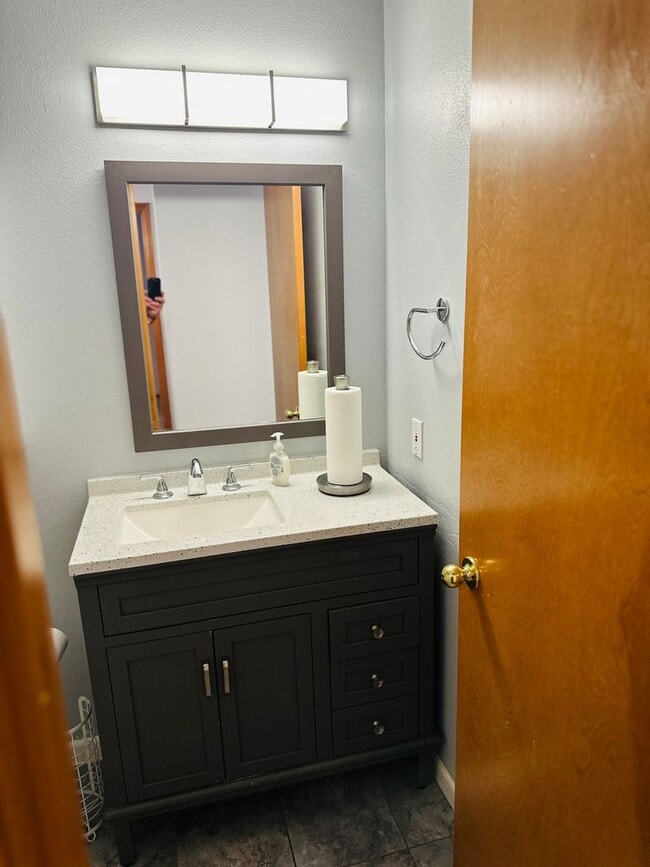 Building Photo - Charmin One Level Home w/ RV Parking