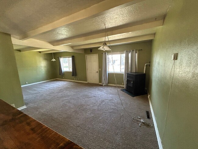 Building Photo - Charming 4 bed/1.5 bath home for rent
