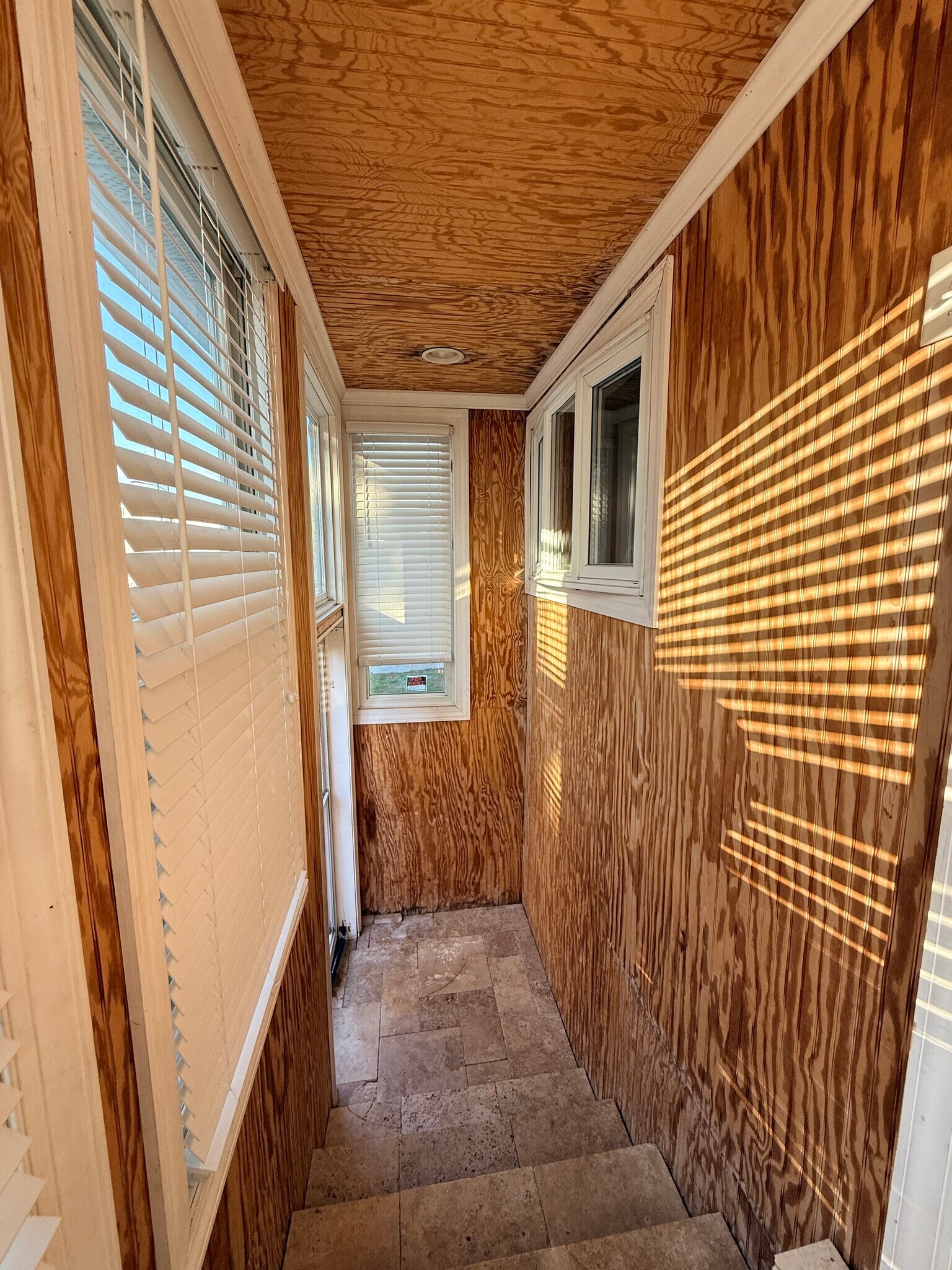 Building Photo - 3808 Ronnald Dr