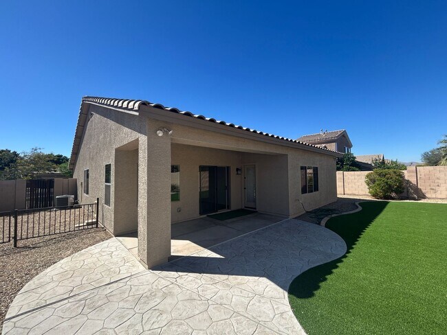 Building Photo - 16024 W Gelding Dr