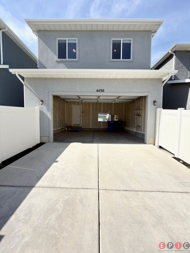 Building Photo - Beautiful Home in Lehi