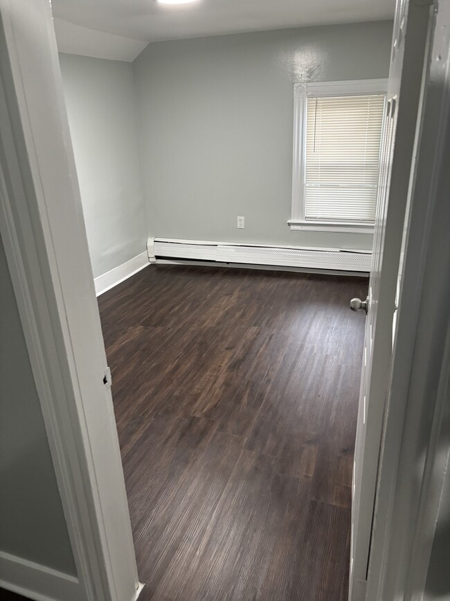 Building Photo - 463 Orchard St