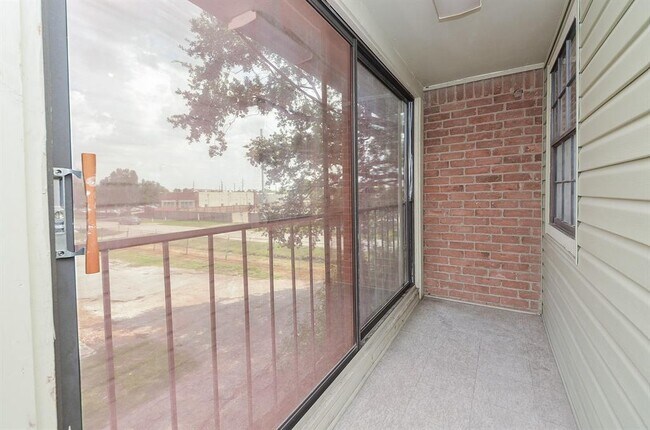 Building Photo - 5630 Fairdale Ln