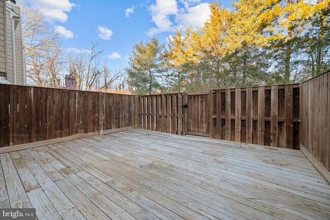 Building Photo - 6104 Old Brentford Ct