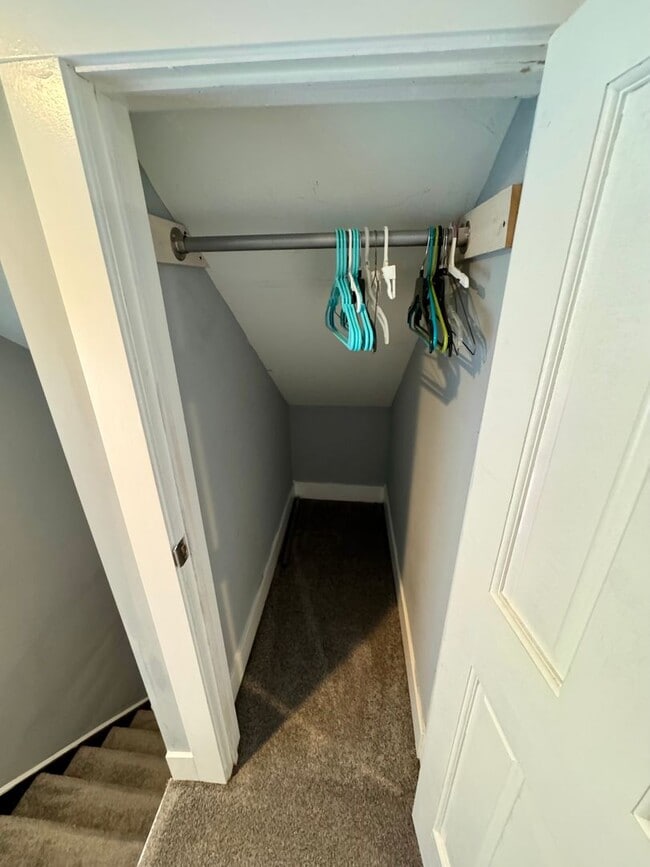 Building Photo - Open Concept 3 Bed 1.5 Bath in Swissville!