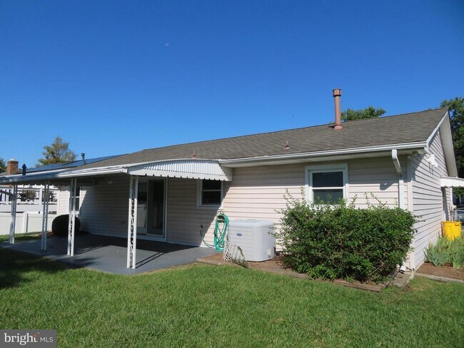Building Photo - 7895 Pavilion Dr