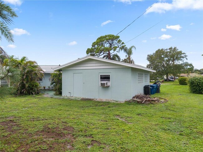Building Photo - 1225 Casabella Dr