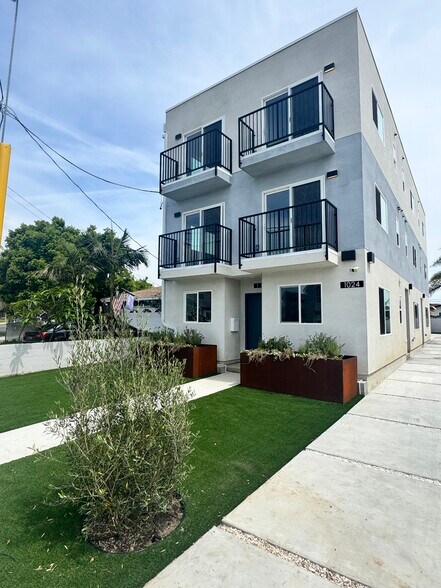 Building Photo - 1024 N Pioneer Ave