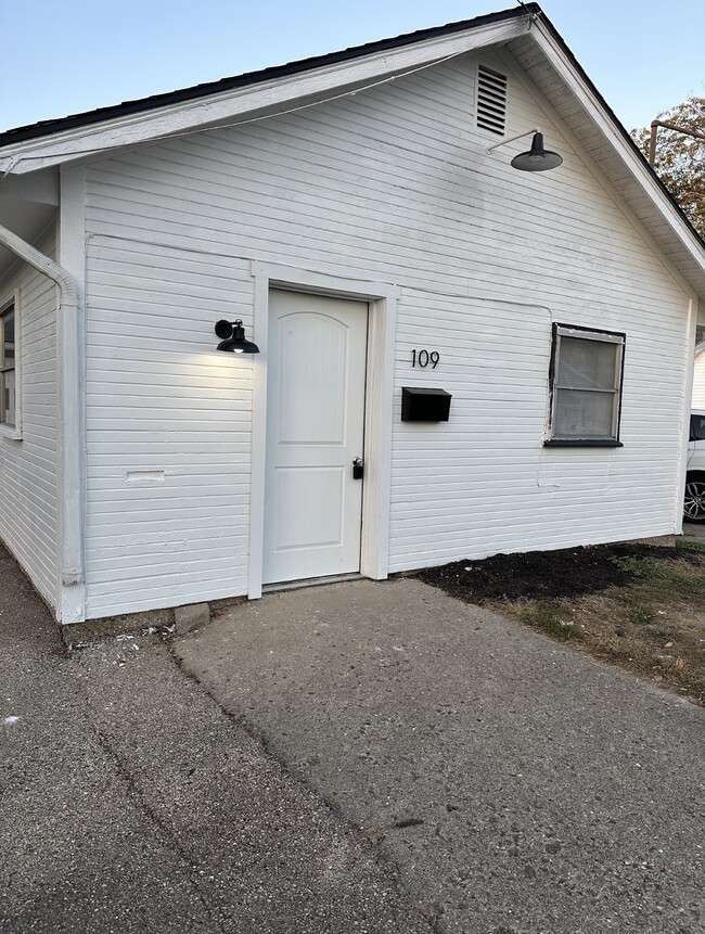 Front Entry - 109 E Jackson St