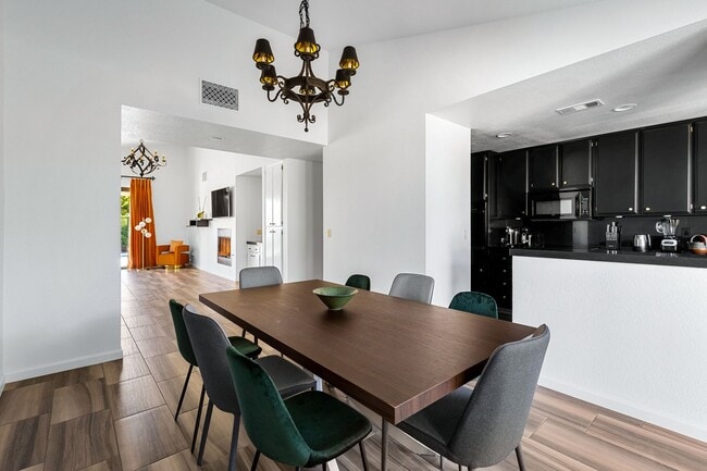 Building Photo - Stylish Palm Springs Retreat with Pool (Monthly Only - No Long Term)