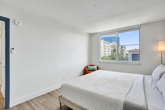 Building Photo - 1600 SE 15th St