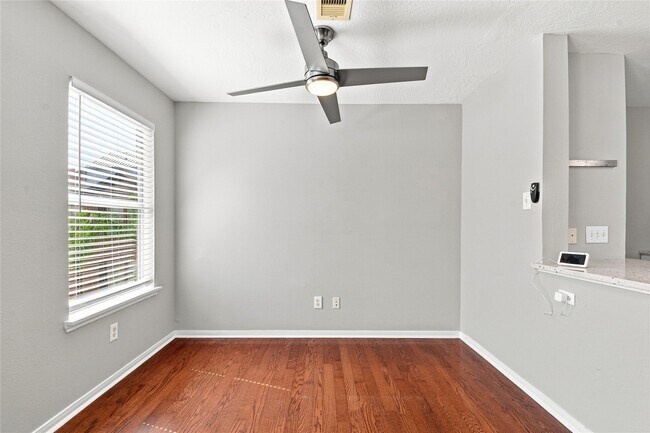 Building Photo - 1421 Ruthven St