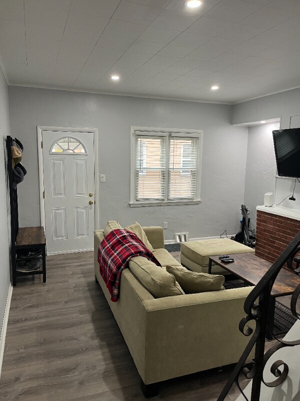 Building Photo - 13 Telescope St