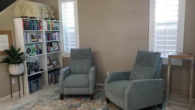 Building Photo - 2248 E Ottawa Ln