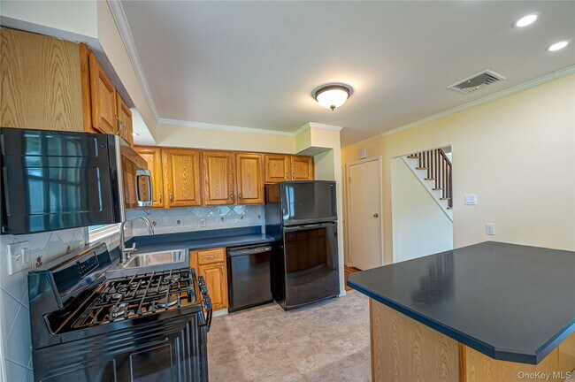 Building Photo - 69 Allan Dr