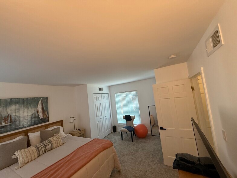 Master Bedroom - 287 Lear St