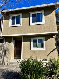 Building Photo - 2 bedroom, 1.5 bath in Rohnert Park