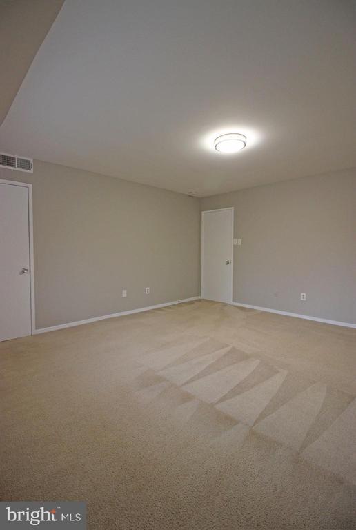 Building Photo - 1662 Parkcrest Cir