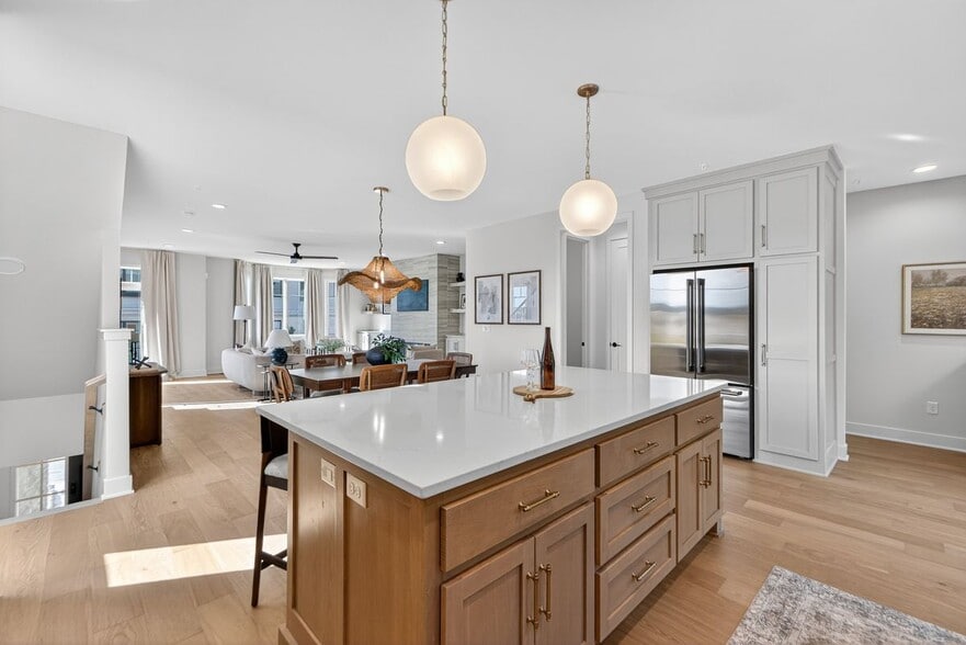 Building Photo - 2100 W 86th St