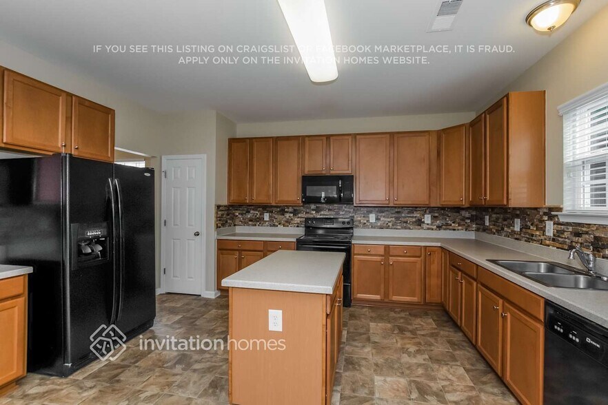 Building Photo - 12132 Palomar Dr