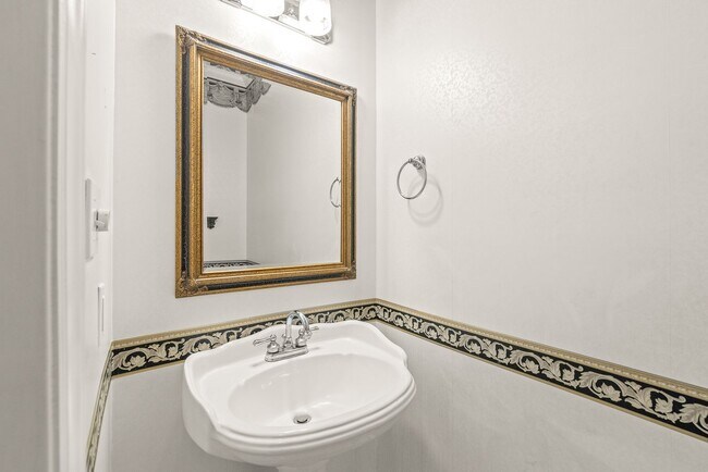 Building Photo - (Coming Soon) Full Brick Home in Matthews!