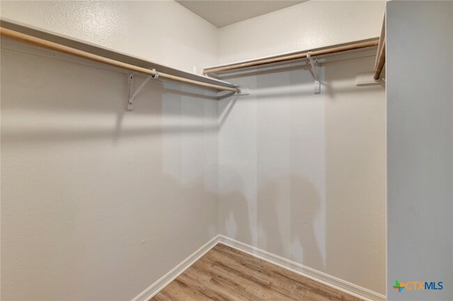Building Photo - 515 Versailles St