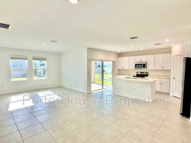 Building Photo - 4847 Sunflower St