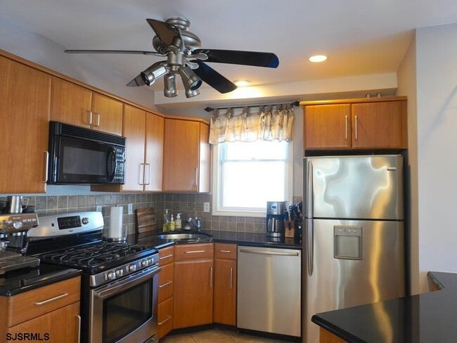 Building Photo - 11 S Baltimore Ave