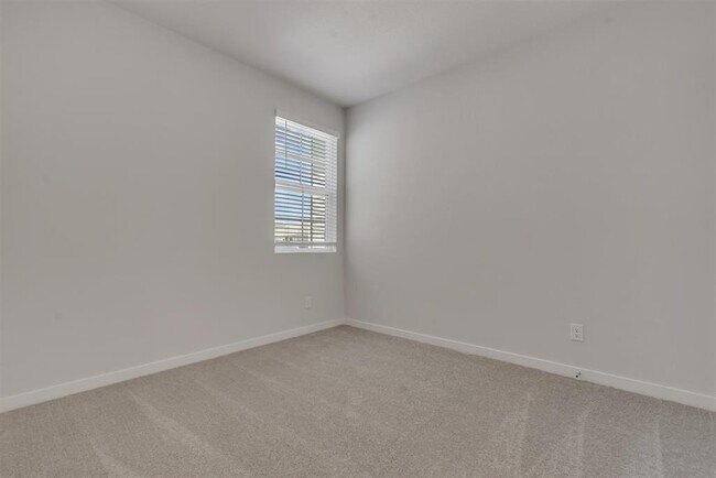 Building Photo - 212 Bendecido Loop