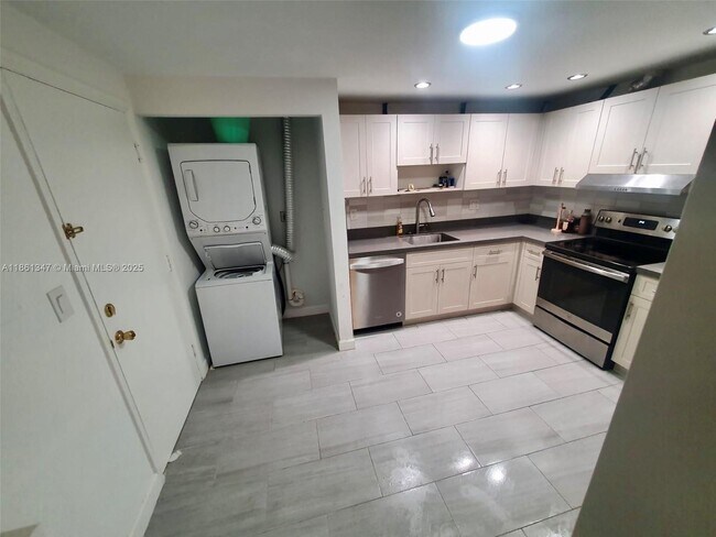 Building Photo - 1501 S Ocean Dr