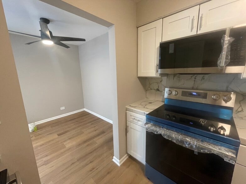 Building Photo - 1047 S Evergreen Ave