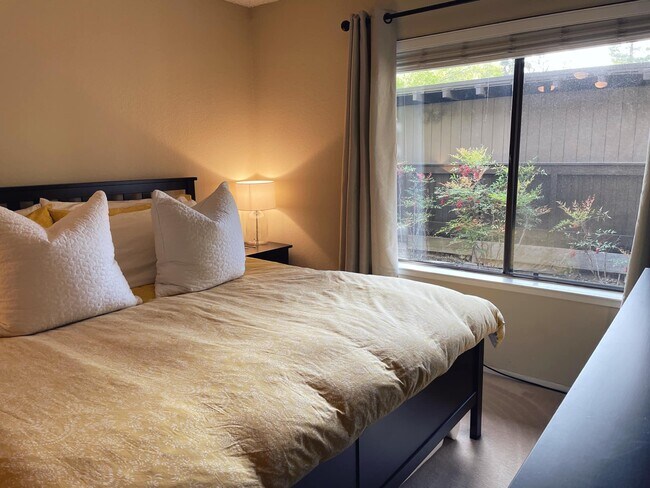 Master Bedroom - 3349 Brittan Ave