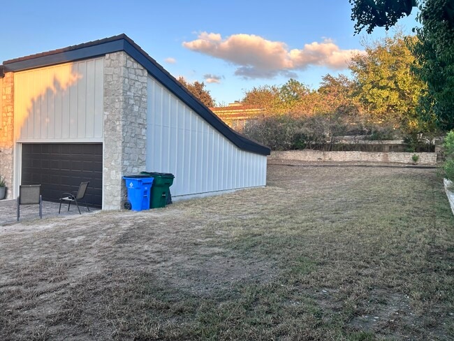 Building Photo - 438 Eagle