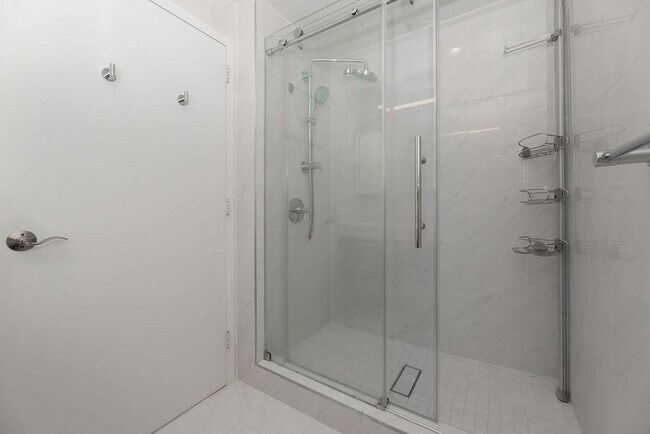 Building Photo - 102 Christopher Columbus Dr