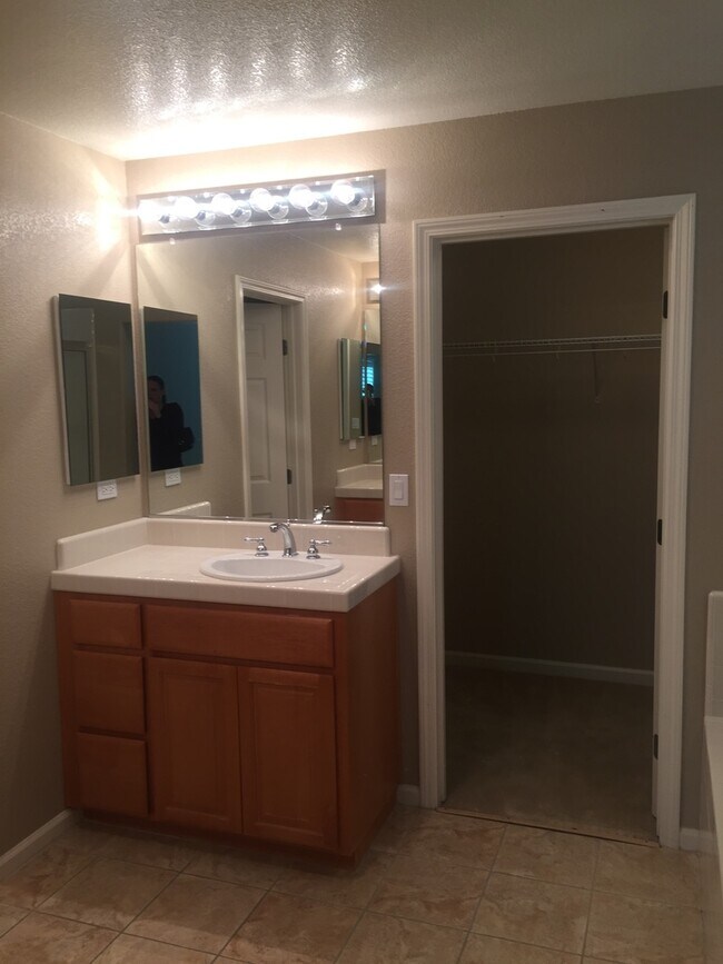 Building Photo - 4057 Crandall Cir