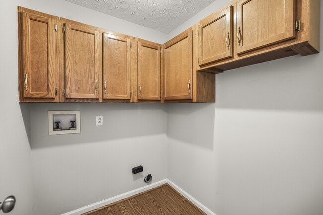 Building Photo - 3127 Creekview Ln