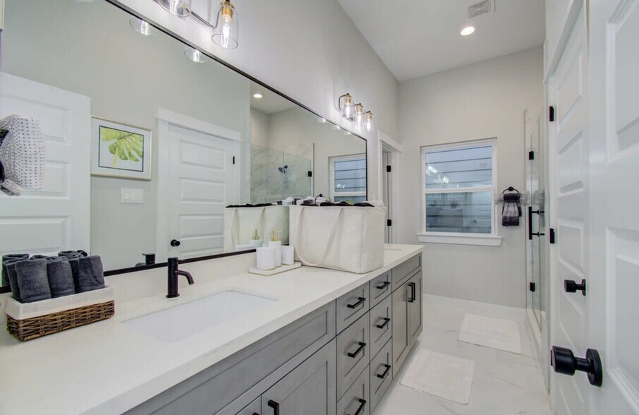 Building Photo - 5605 Mulvey St