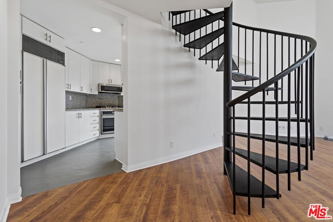 Building Photo - 12000 Goshen Ave