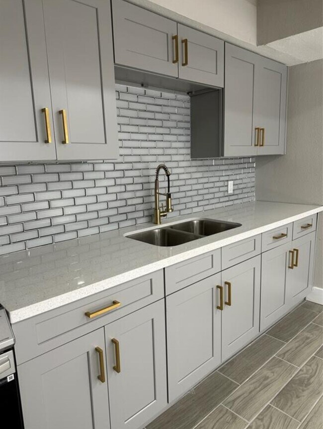 Building Photo - 8005 Bowen St