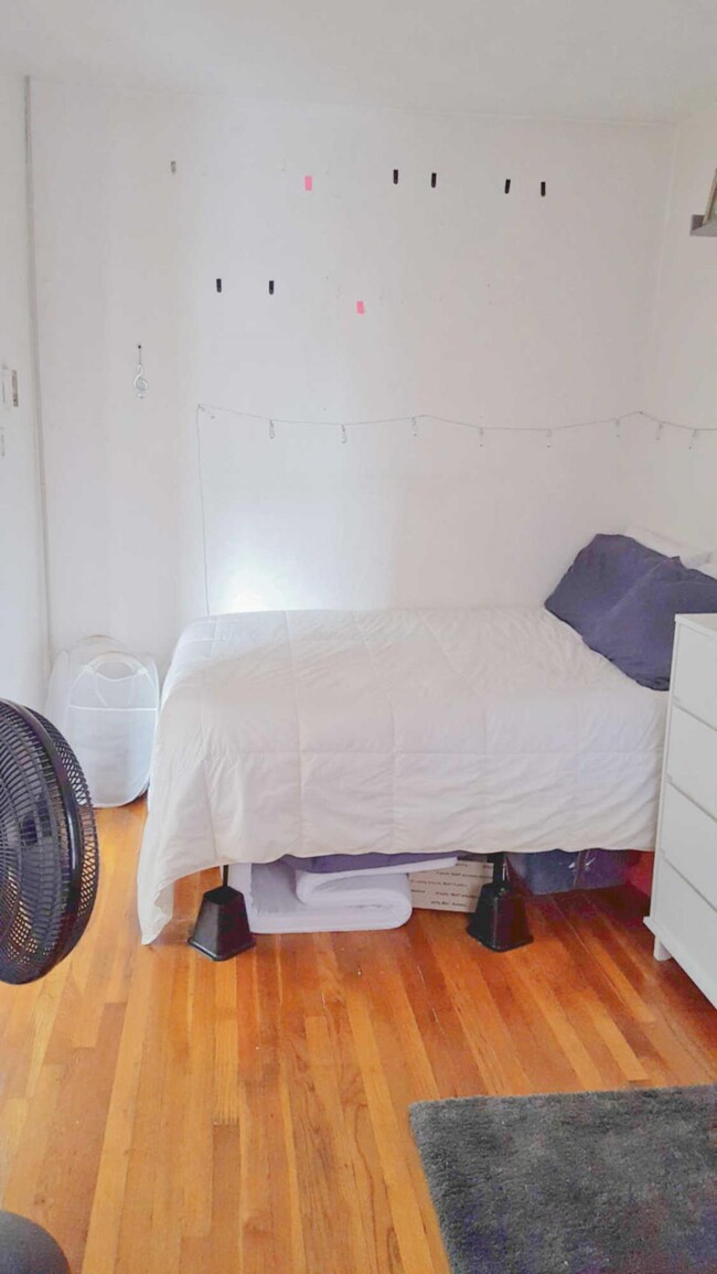 Building Photo - 3 bedroom in Boston MA 02113