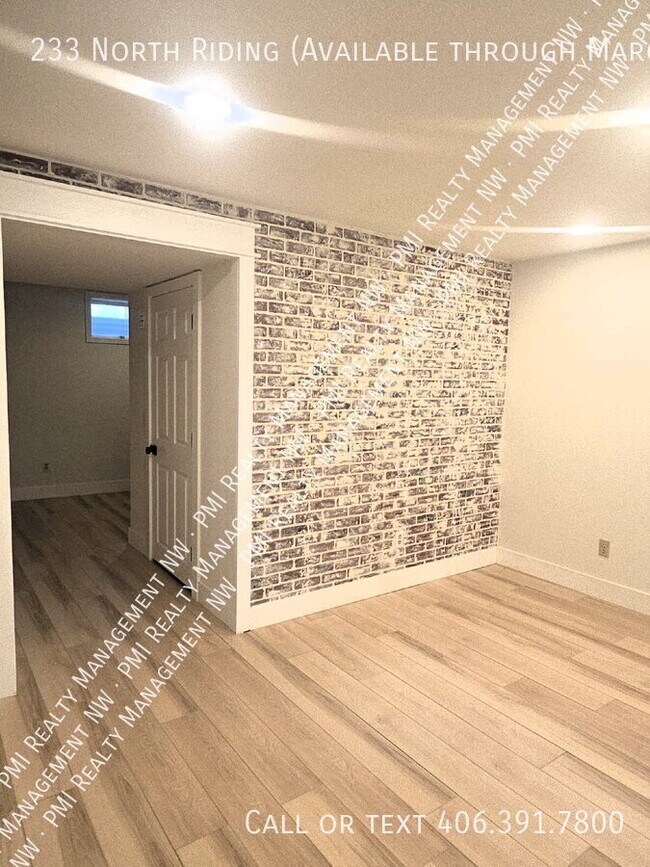 Building Photo - 233 N Riding