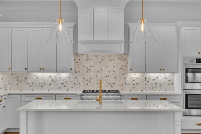 Building Photo - Luxury living in this brand new home - Franklin, TN