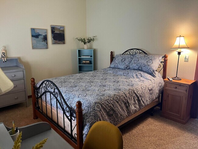 Building Photo - Fully Furnished Breathtaking Lake Views