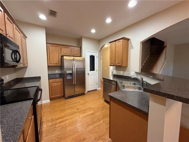 Building Photo - 314 Pin Oak Ave