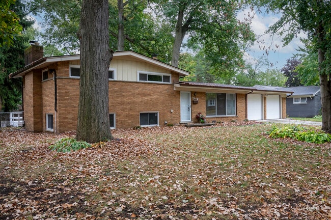 Building Photo - 46254 Custer Ave
