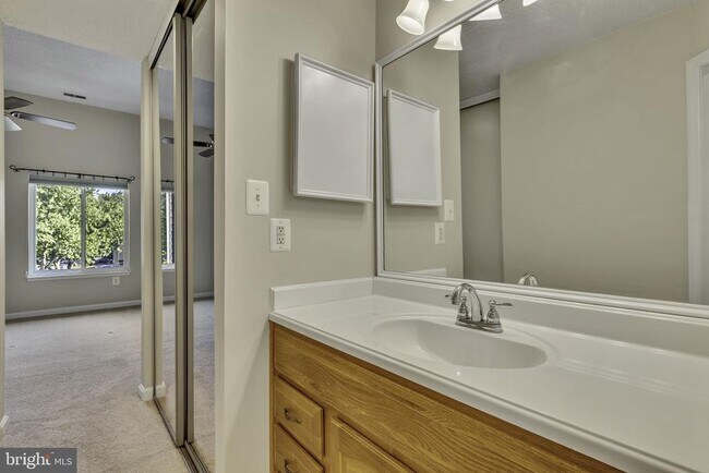 Building Photo - 11041 Villaridge Ct