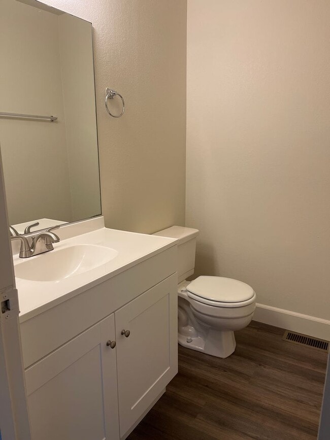 Building Photo - Long Street Townhouse